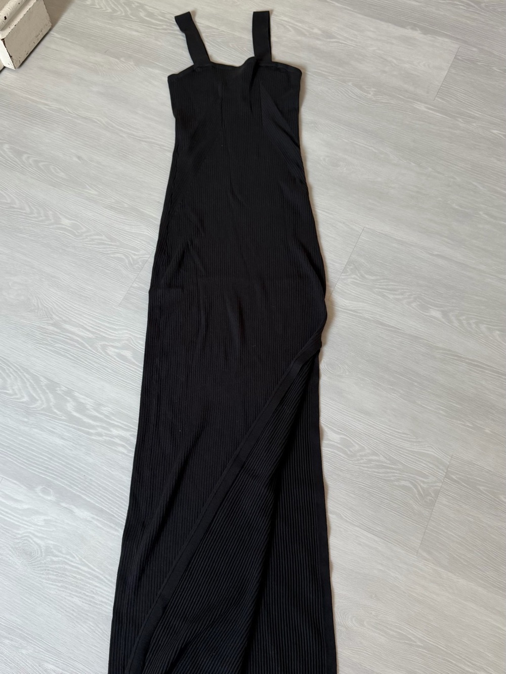 Sleek Black Ribbed Maxi Dress with Wide Straps